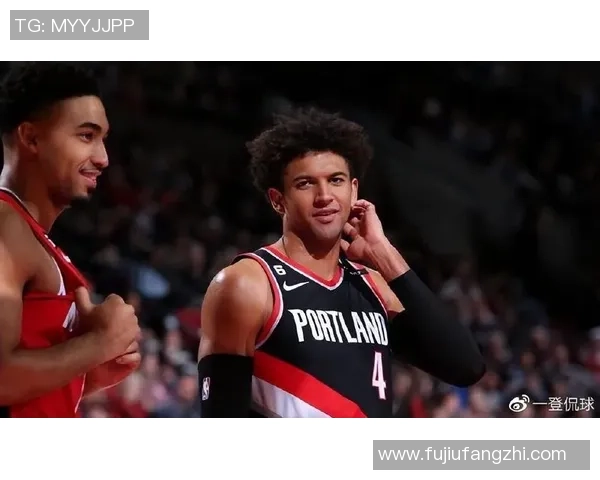 拉塞尔对决76人展现精彩篮球盛宴引发球迷热议 拉塞尔对决76人展现精彩篮球盛宴引发球迷热议